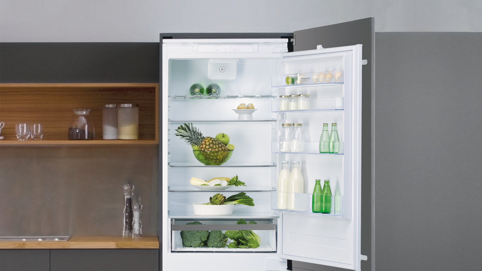Extra space or freshness? You can have both with the Space 400 Hotpoint refrigerator