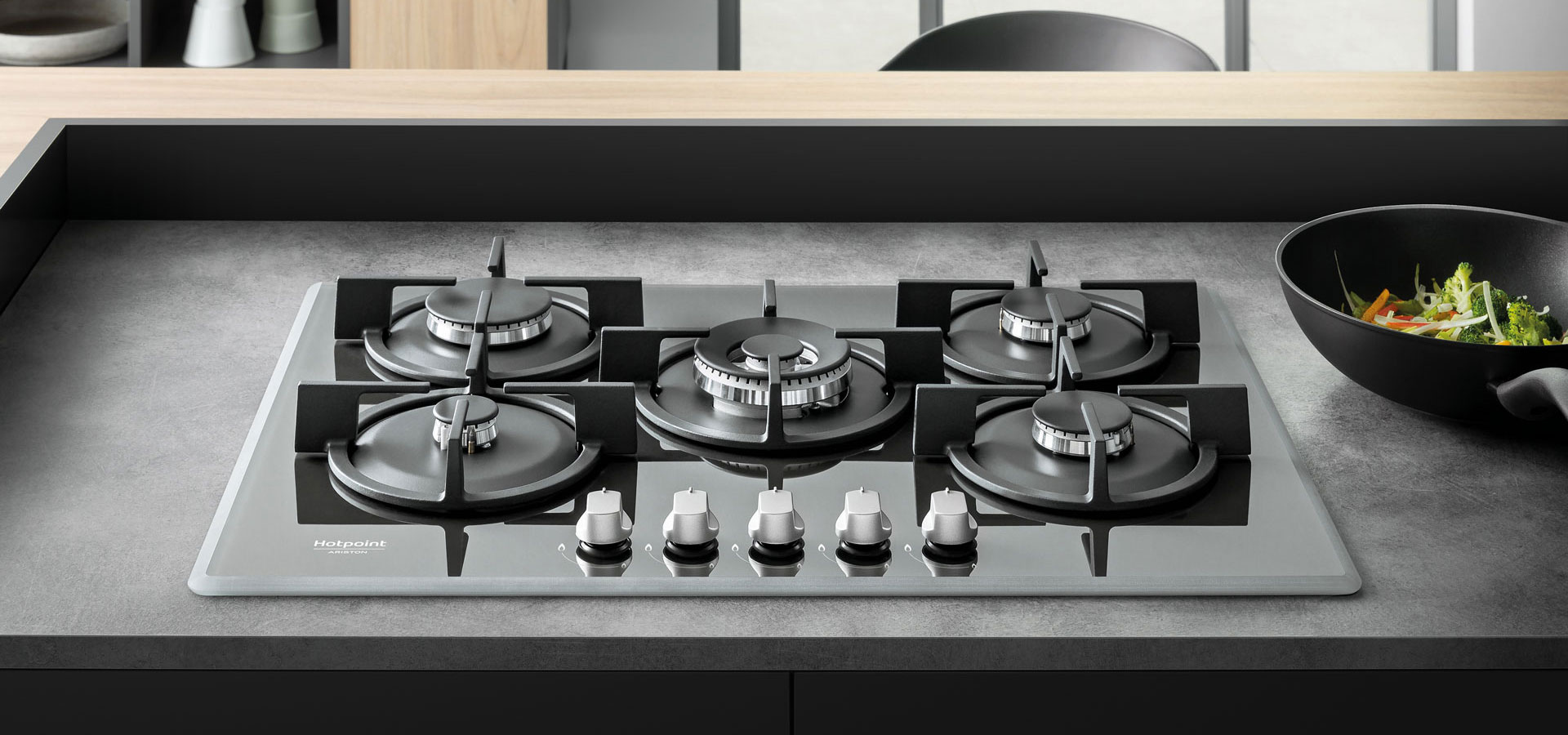 Cutting-edge design and materials in gas hobs by Hotpoint