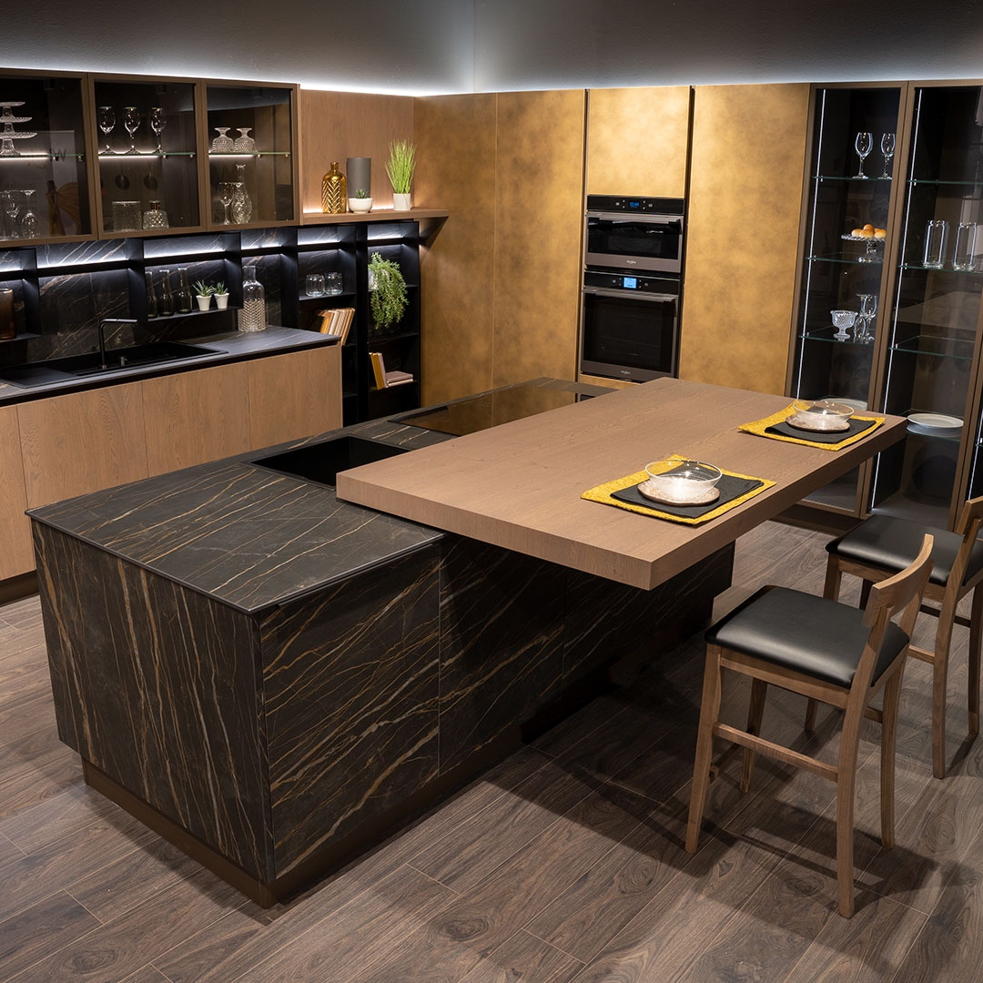 Soluzioni innovative per uno spazio cucina capace di trasformarsi grazie al nuovo piano scorrevole Swift della collezione Genius – K di Gruppo LUBE