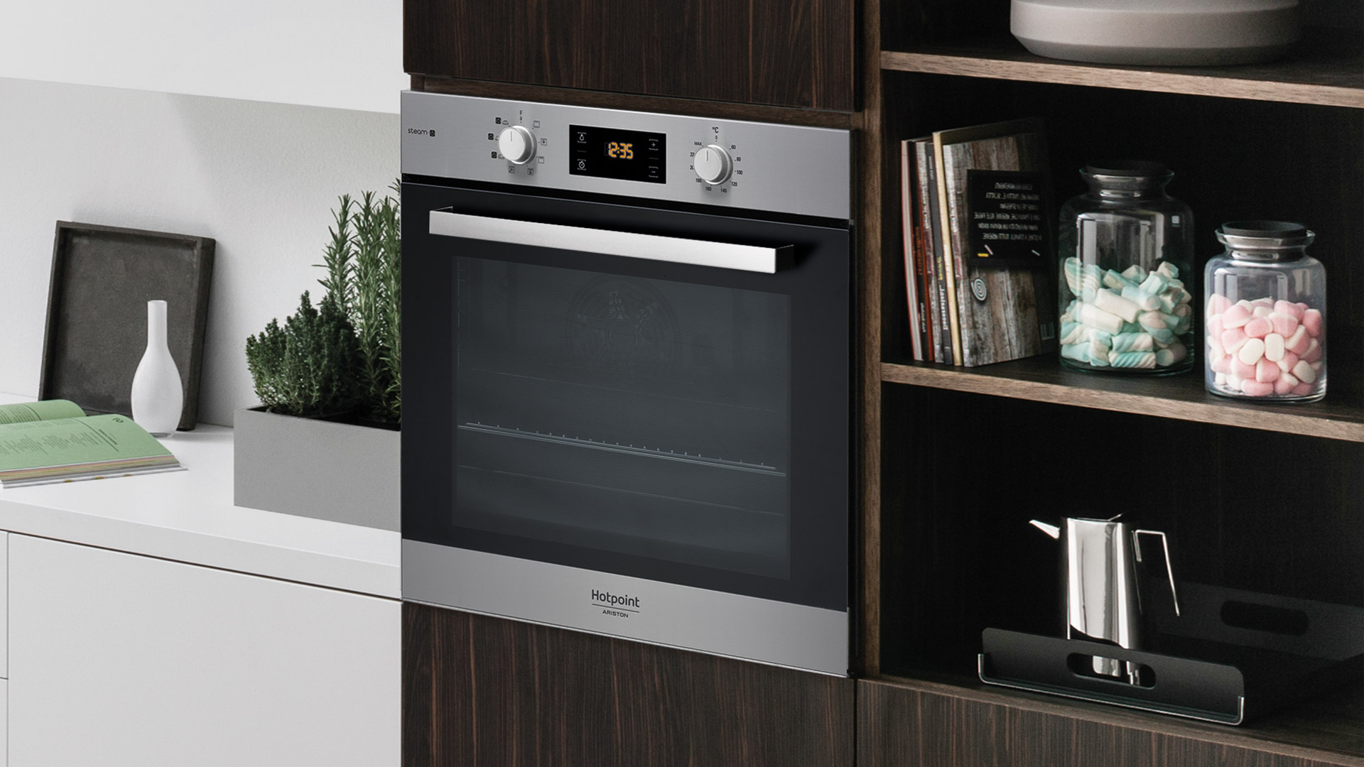 You can boost the flavour of your food threefold with a touch of steam from the new Hotpoint oven